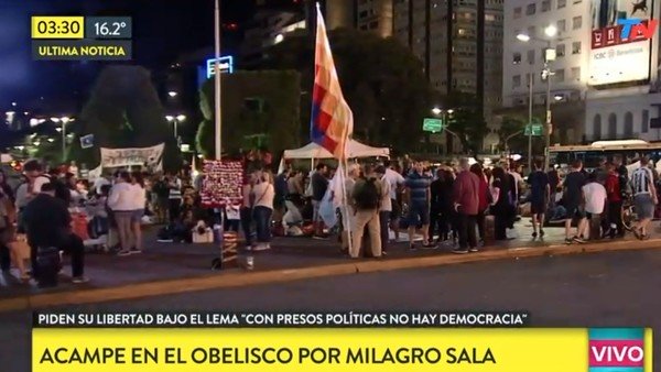 Manifestantes se concentran en el Obelisco para pedir la liberación de Milagro Sala