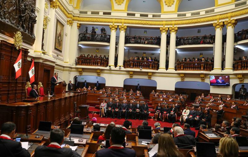 Peruanos eligen nuevo Congreso de corta duración con esperanza de superar crisis