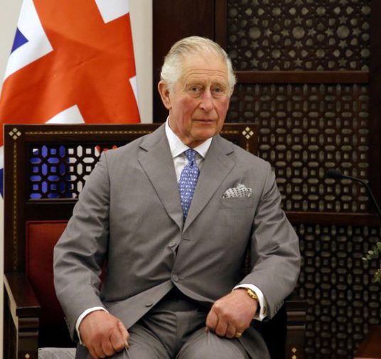 Príncipe británico Carlos quiere visitar Irán: Sunday Times