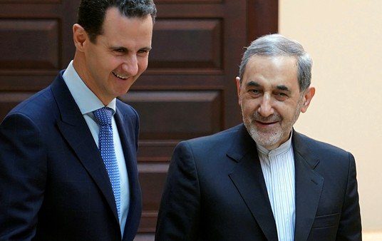 Un dirigente iraní que amenazó a EE.UU. con convertir Medio Oriente "en otro Vietnam" está acusado por la AMIA