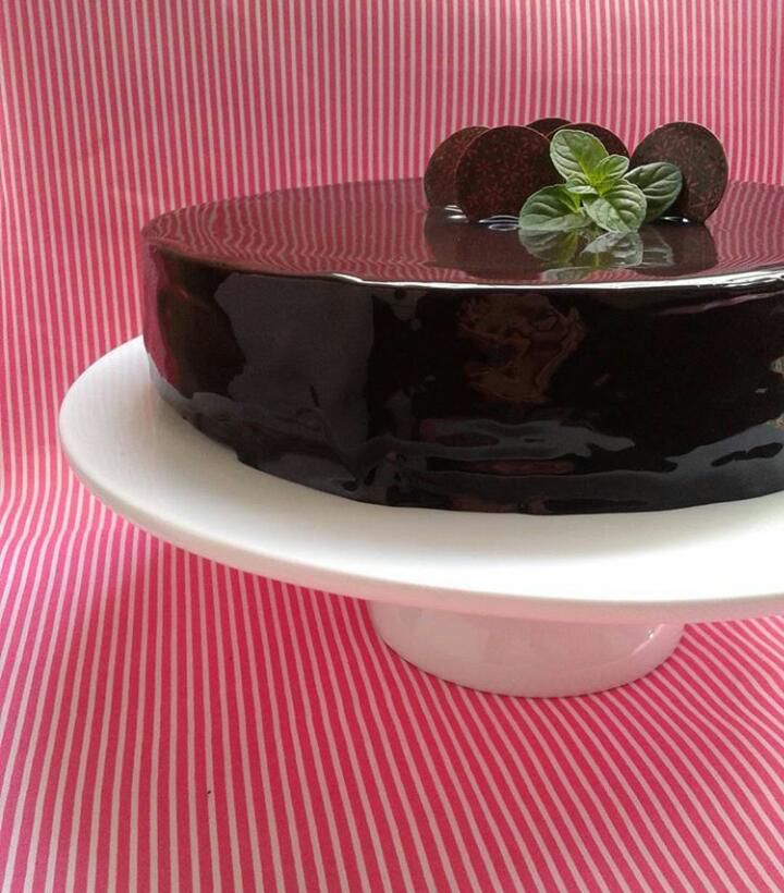 Torta de chocolate con menta, por @sucrepasteleriadeautor