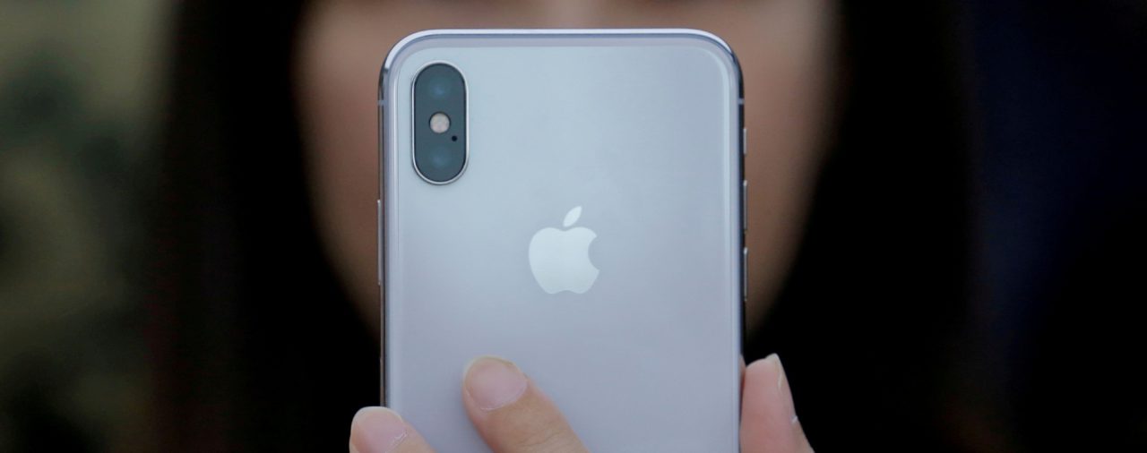 El director de “Knives Out” aseguró que Apple no permite que los villanos de las películas usen iPhones