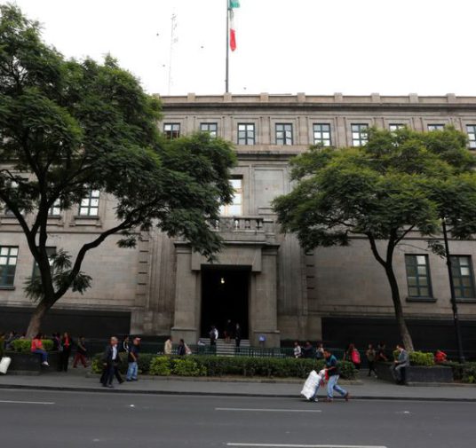 Gobierno mexicano presentaría en días reforma judicial menos ambiciosa tras controversia