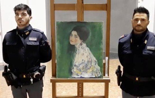 Nuevas hipótesis y sospechosos en el rocambolesco robo del Klimt en Piacenza