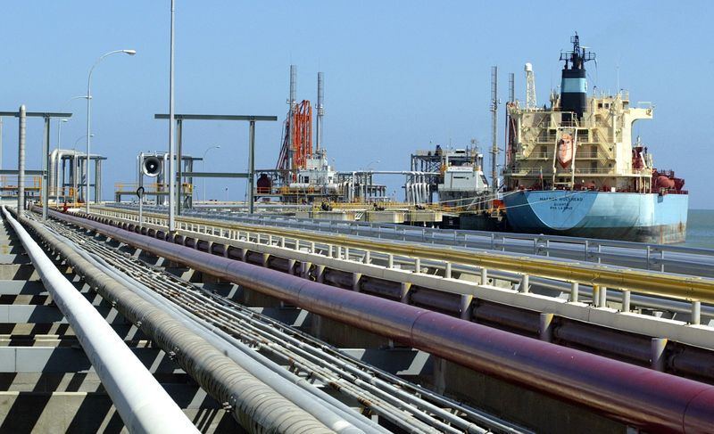 PDVSA cambia cargamentos de crudo a otra unidad de Rosneft, EEUU amenaza con tomar acción