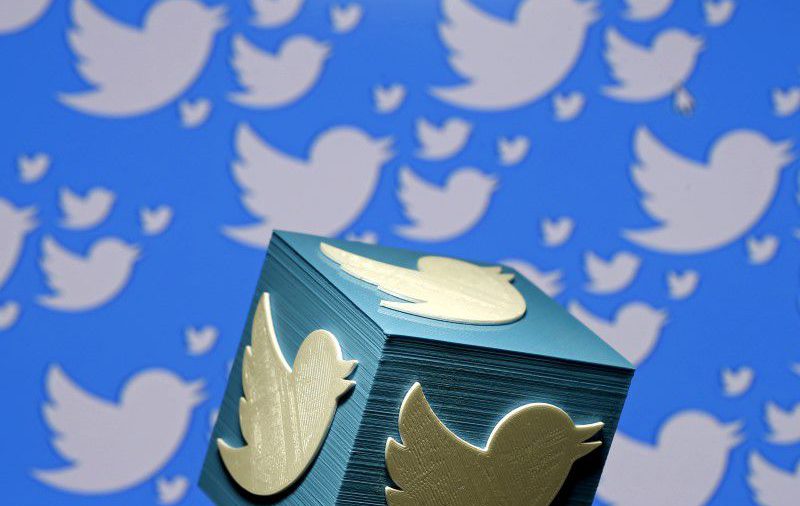 Twitter anota por primera vez ingreso trimestral de 1.000 mln dlr; presenta panorama flojo