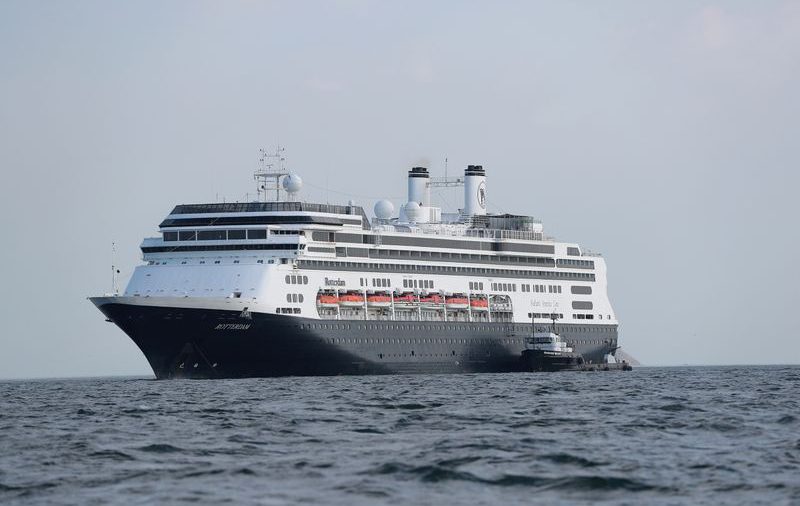 Autorizan cruzar canal de Panamá a crucero con brote de coronavirus: comunicado