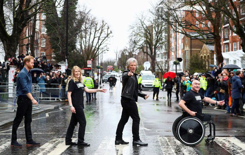 Bon Jovi, el príncipe Enrique y un coro militar lanzan el single benéfico "Unbroken"