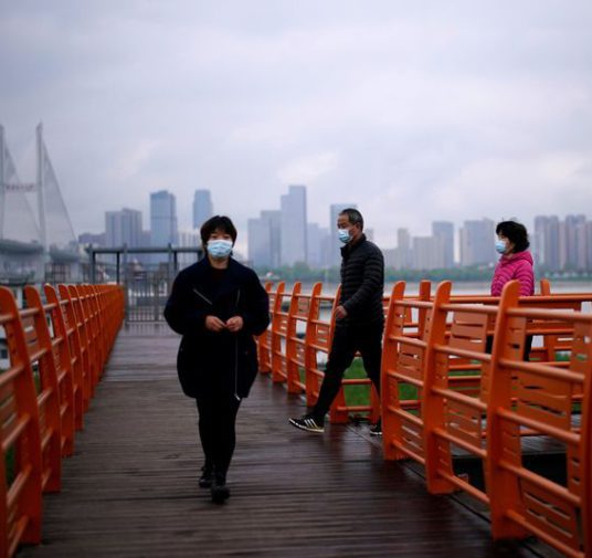 Caen de nuevo los contagios del virus en China y Hubei no registra ninguno por sexto día