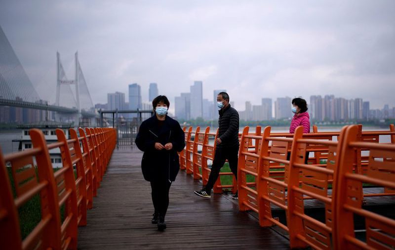 Caen de nuevo los contagios del virus en China y Hubei no registra ninguno por sexto día