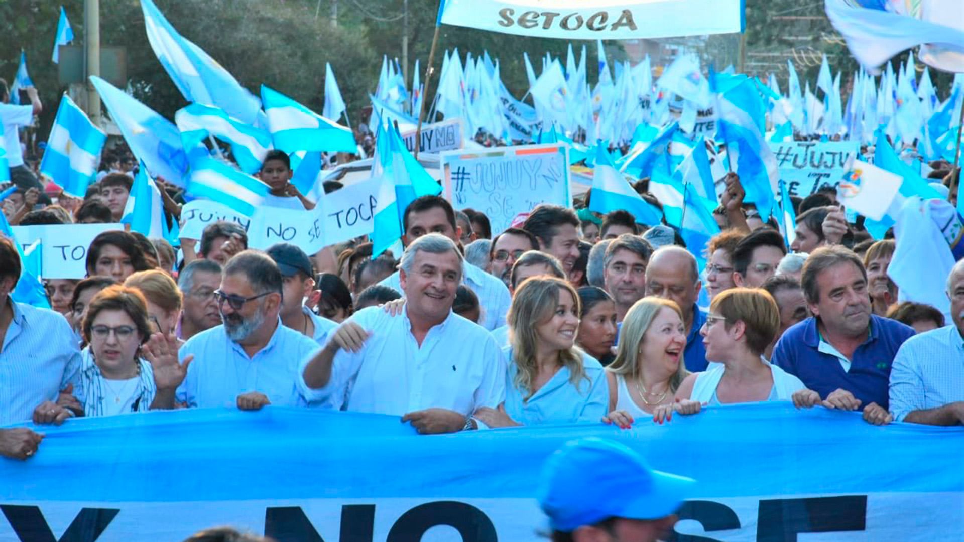 El gobernador de Jujuy, Gerardo Morales, encabeza la marcha en la provincia 
