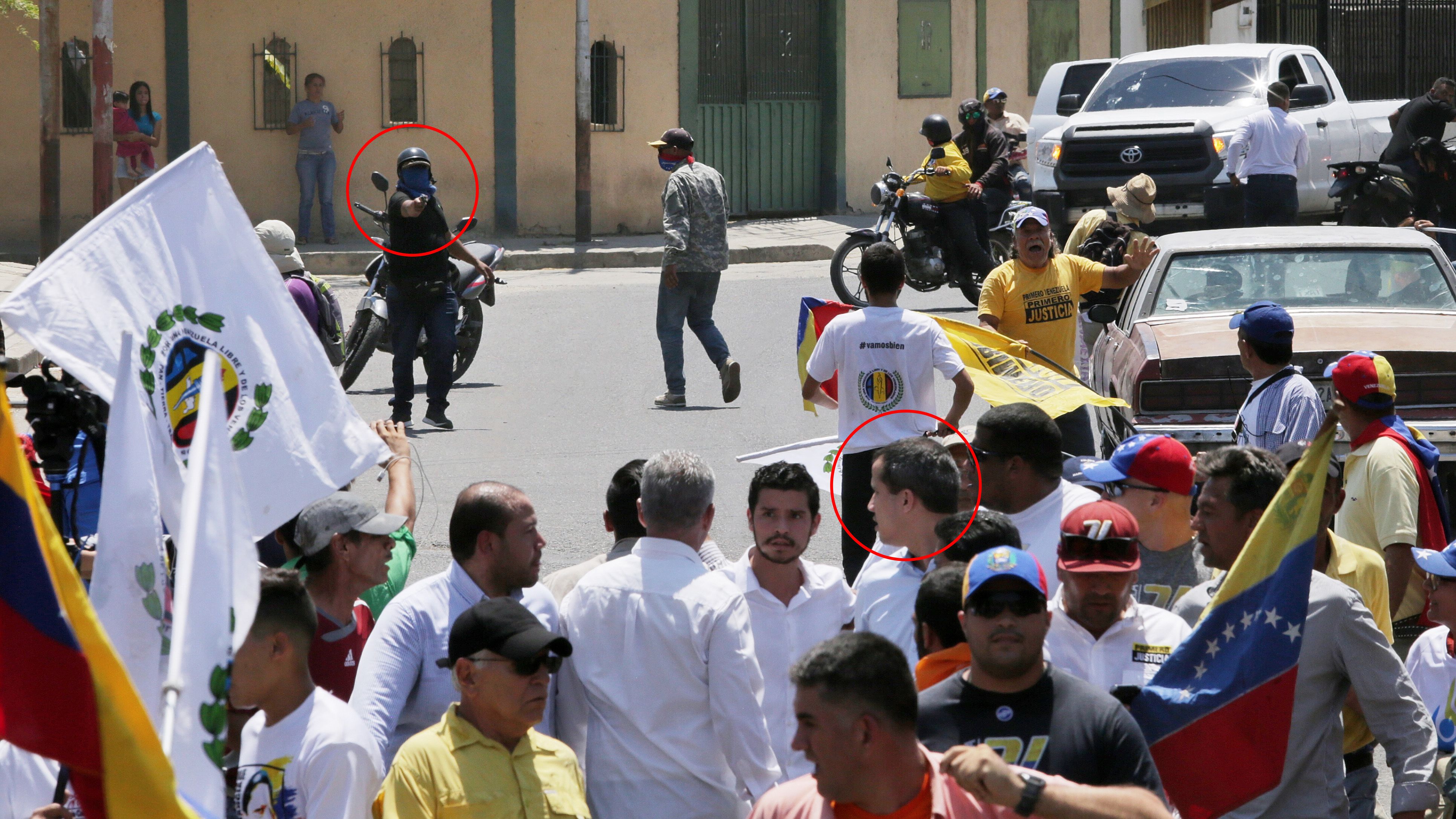 El momento en que un hombre apuntó con un arma de fuego contra Guaidó en Barquisimeto el sábado pasado