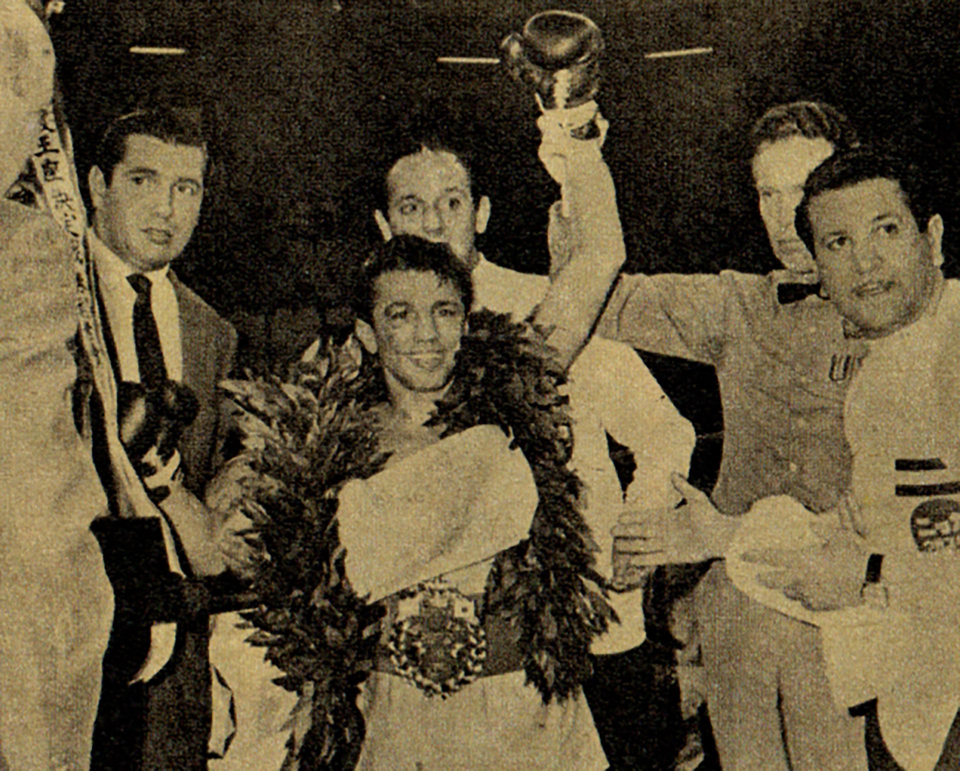 En 1966, con Tito Lectoure, Norberto Fiorentino (anunciador de ring del Luna), Nick Pope (juez) y Héctor Vaccari ( manager). 