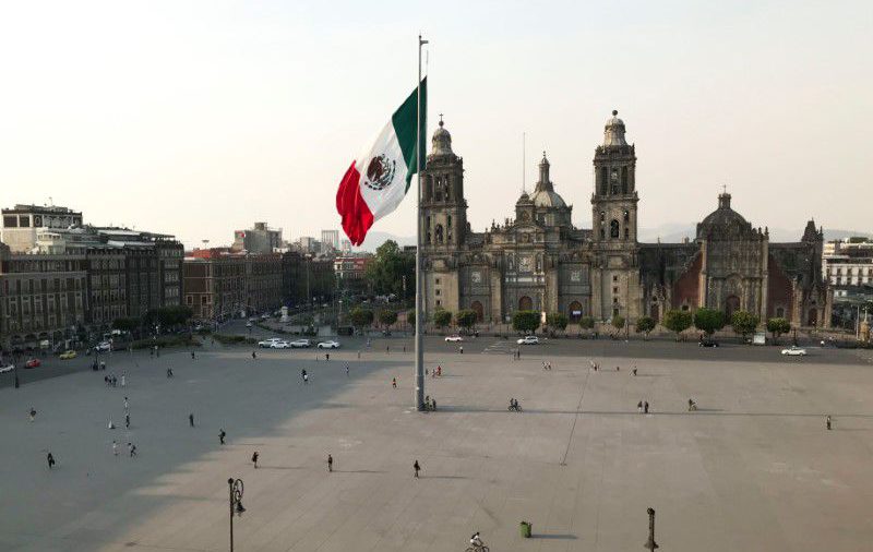 S&P rebaja calificación soberana México a "BBB" con perspectiva negativa
