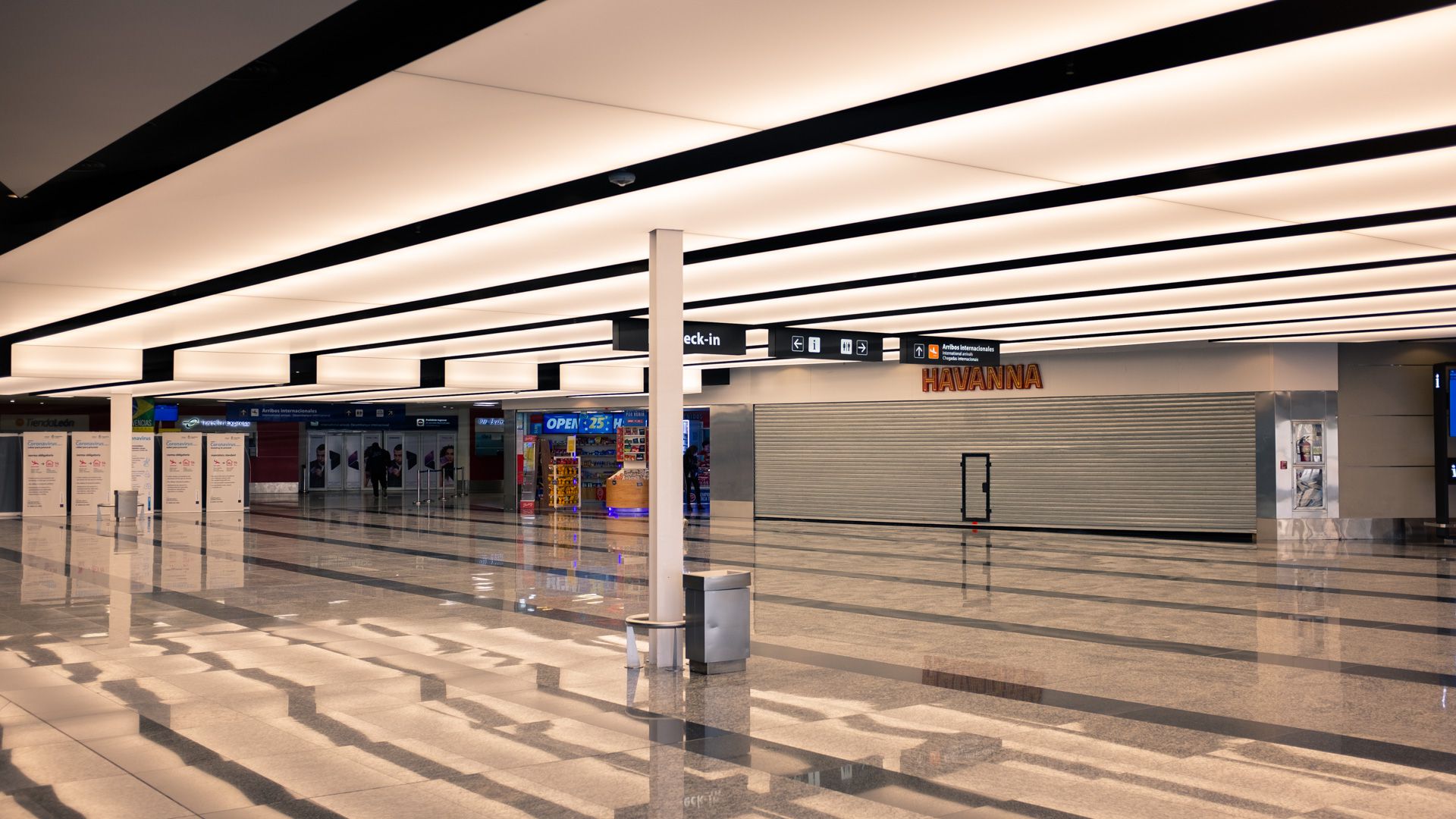 16 de abril. El aeropuerto internacional de Ezeiza, vacío. Sólo se utiliza para recibir los vuelos de argentinos repatriados