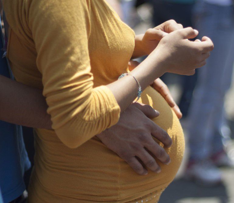 Las mujeres deberán seguir asistiendo a sus consultas prenatales (Foto: Cuartoscuro)