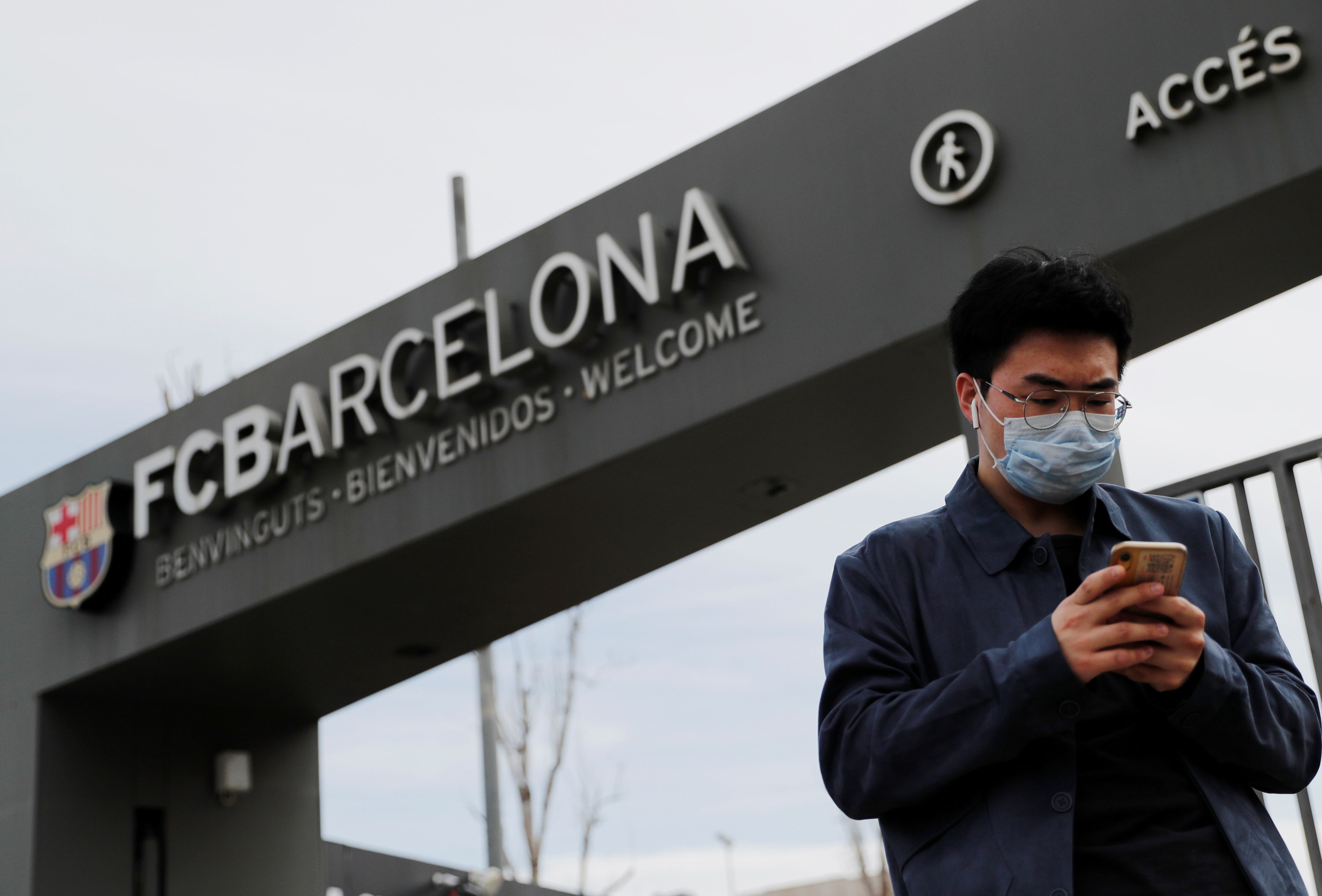 El club catalán busca ayudar a frenar la pandemia (REUTERS)