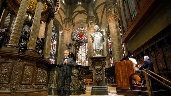En plena cuarentena, Andrea Bocelli cantó por Pascua en la Catedral de Milán