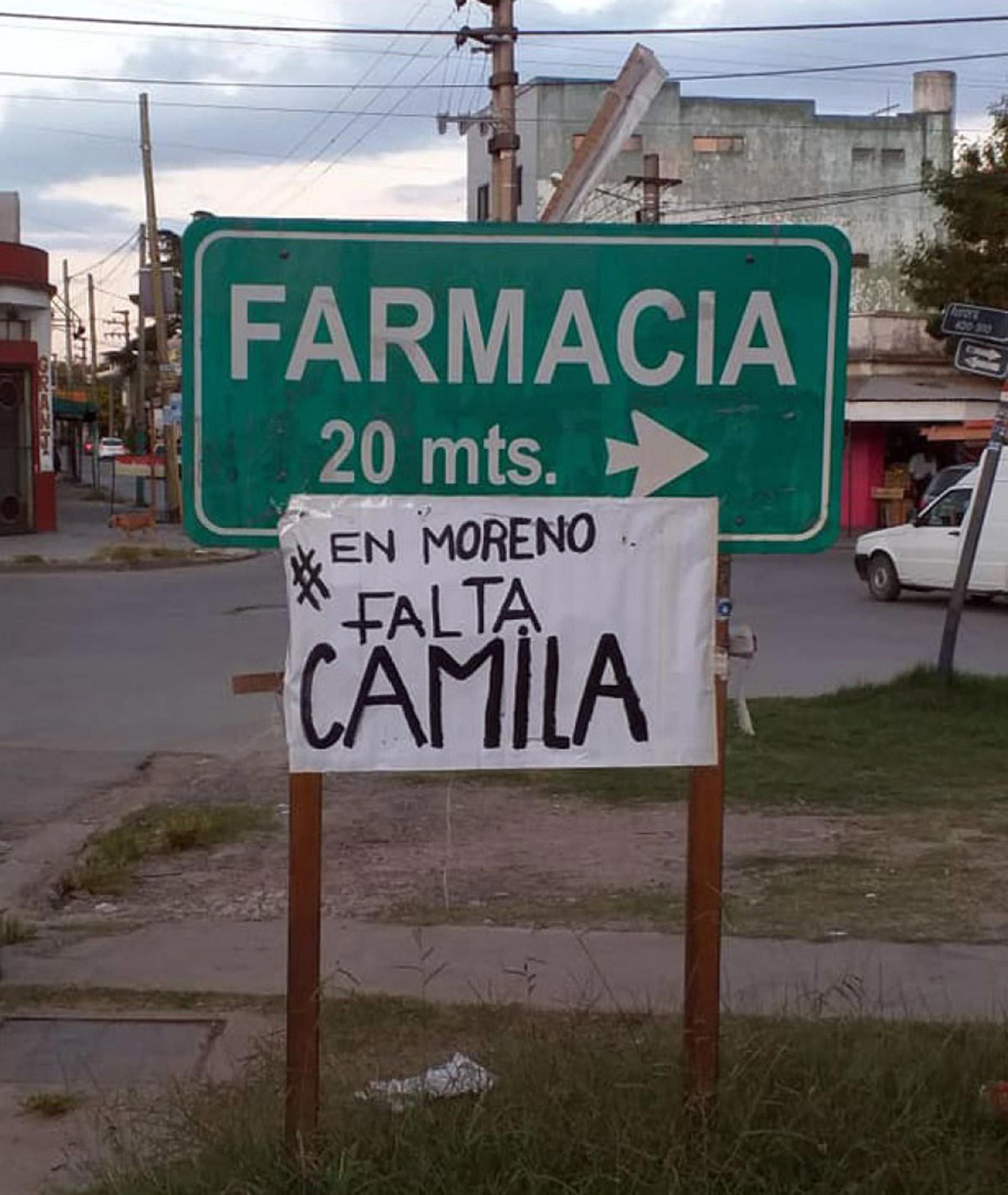 "En Moreno falta Camila": los carteles que aparecieron por la ciudad en pleno aislamiento obligatorio