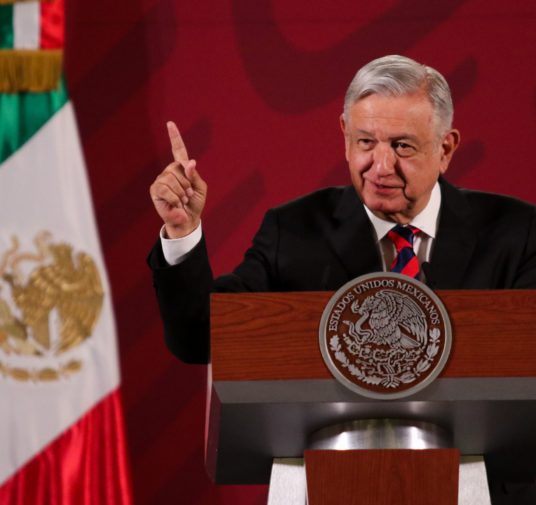 "La pregunta es muy sencilla, ‘¿quieres que continúe o renuncie?’: López Obrador lamentó rechazo a adelantar consulta de revocación de mandato
