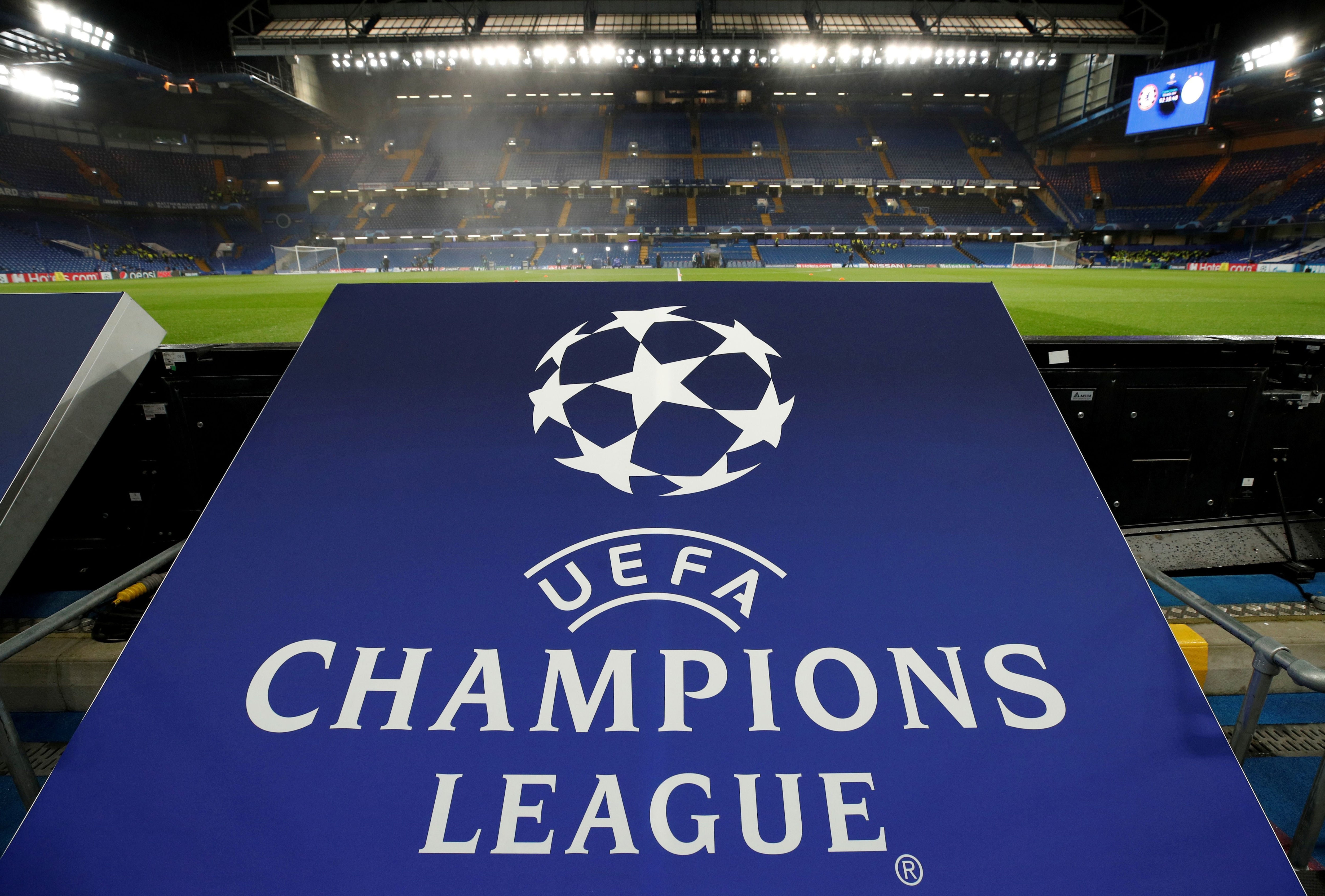 La Champions League y otras competiciones del fútbol europeo han quedado suspendidas "hasta nuevo aviso", según comunicó la UEFA (Reuters)