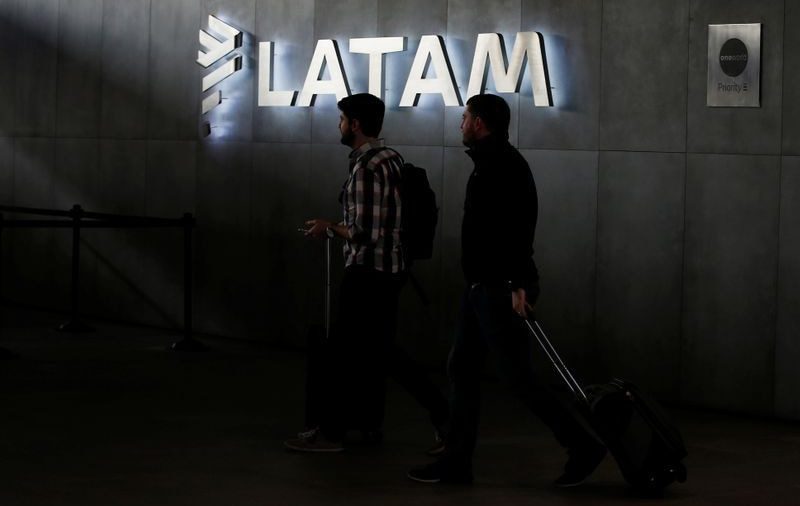 LATAM Airlines suspende vuelos internacionales hasta fines de abril