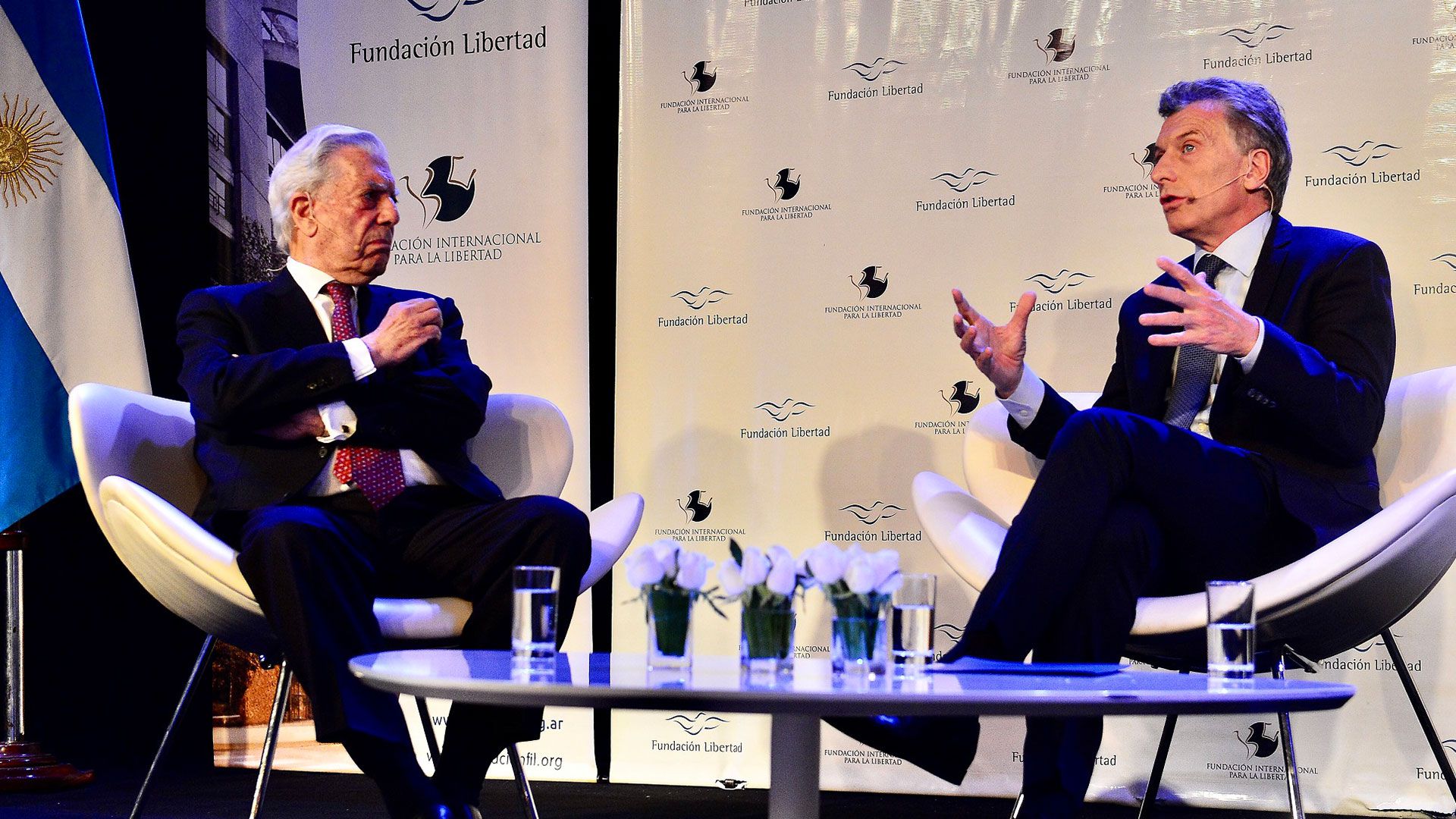 Mauricio Macri con el escritor Mario Vargas Llosa 