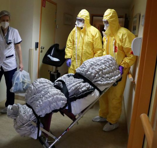 Muertes por coronavirus amenazan con colapsar servicios funerarios en todo el mundo: CICR