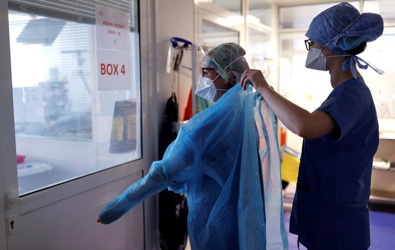Muertes por coronavirus en Francia superan las 19.000, aunque casos se desaceleran