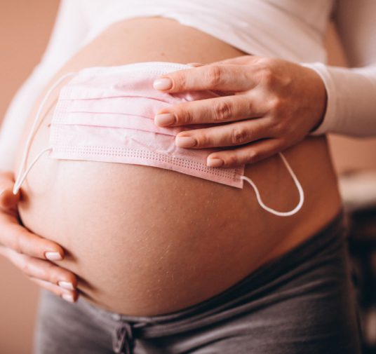 Por qué las embarazadas son una población en riesgo al contagiarse de Covid-19
