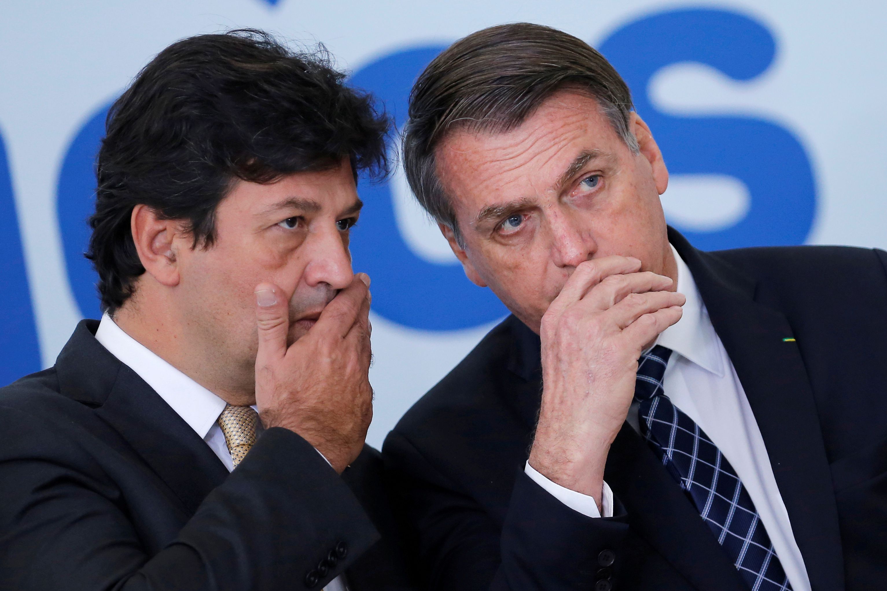 Luiz Henrique Mandetta y Jair Bolsonaro (REUTERS/Adriano Machado)