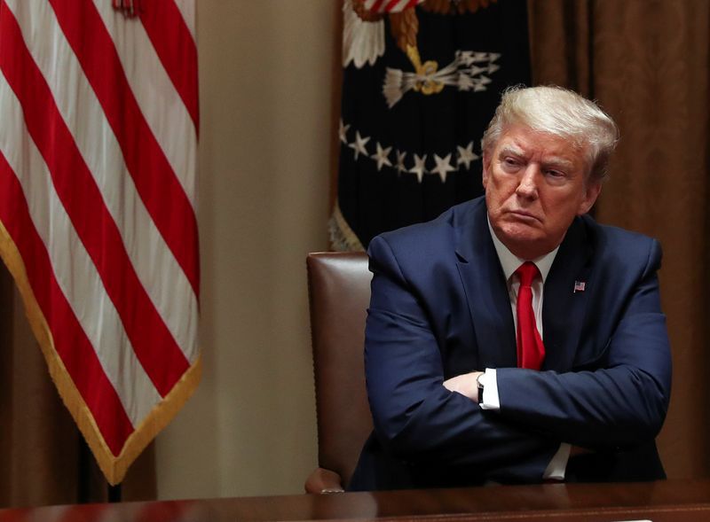 El presidente de Estados Unidos, Donald Trump, durante una reunión con ejecutivos de atención médica en la Casa Blanca en Washington. 14 de abril de 2020. REUTERS/Leah Millis