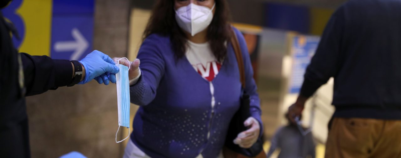 España reportó 185 nuevas muertes por coronavirus y un repunte en los contagios