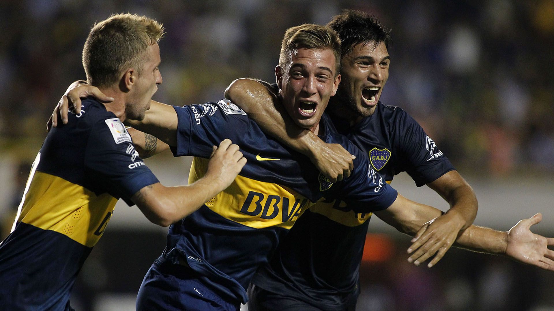 Juan Cruz en el único gol que marcó con la camiseta de Boca: ante el Wanderers en la Copa Libertadores (Fotobaires)