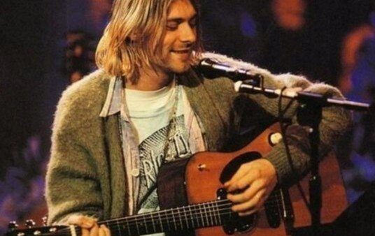 La guitarra de Kurt Cobain en el unplugged de MTV se remata en una cifra millonaria