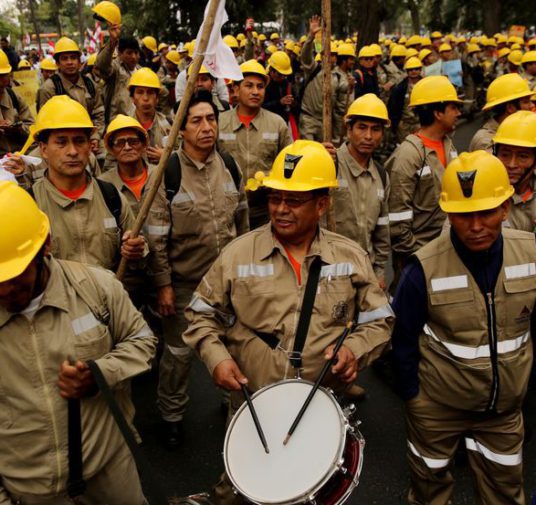 Perú anuncia reinicio gradual desde mayo de actividades clave como minería y construcción
