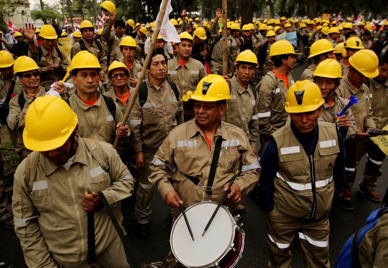 Foto de archivo. Los trabajadores mineros sindicalizados participan en una huelga nacional para protestar por las reformas laborales propuestas por el gobierno, en Lima, Perú, 20 de julio de 2017. REUTERS / Mariana Bazo