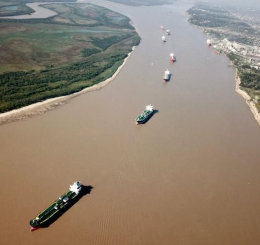 Río Paraná: la navegación comercial afectada por una reducción del lecho