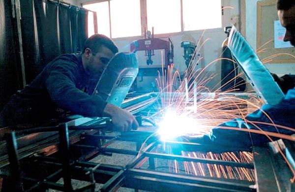 Los talleres metalúrgicos también están autorizados para volver a funcionar, a condición de cumplir requisitos de sanidad y transporte 