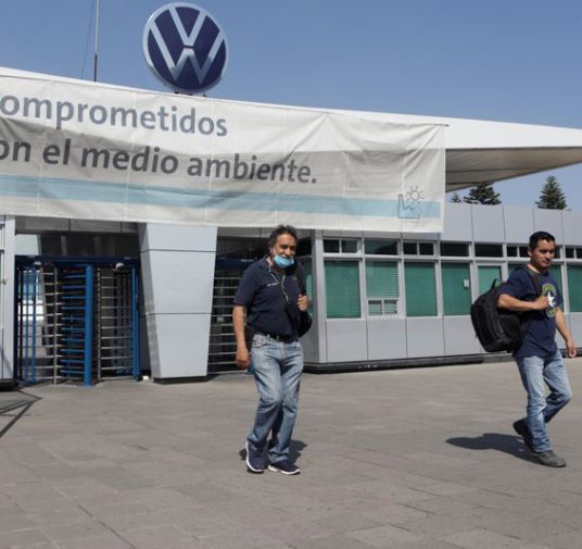 Volkswagen extiende suspensión de operaciones en México al 1 de junio debido a coronavirus