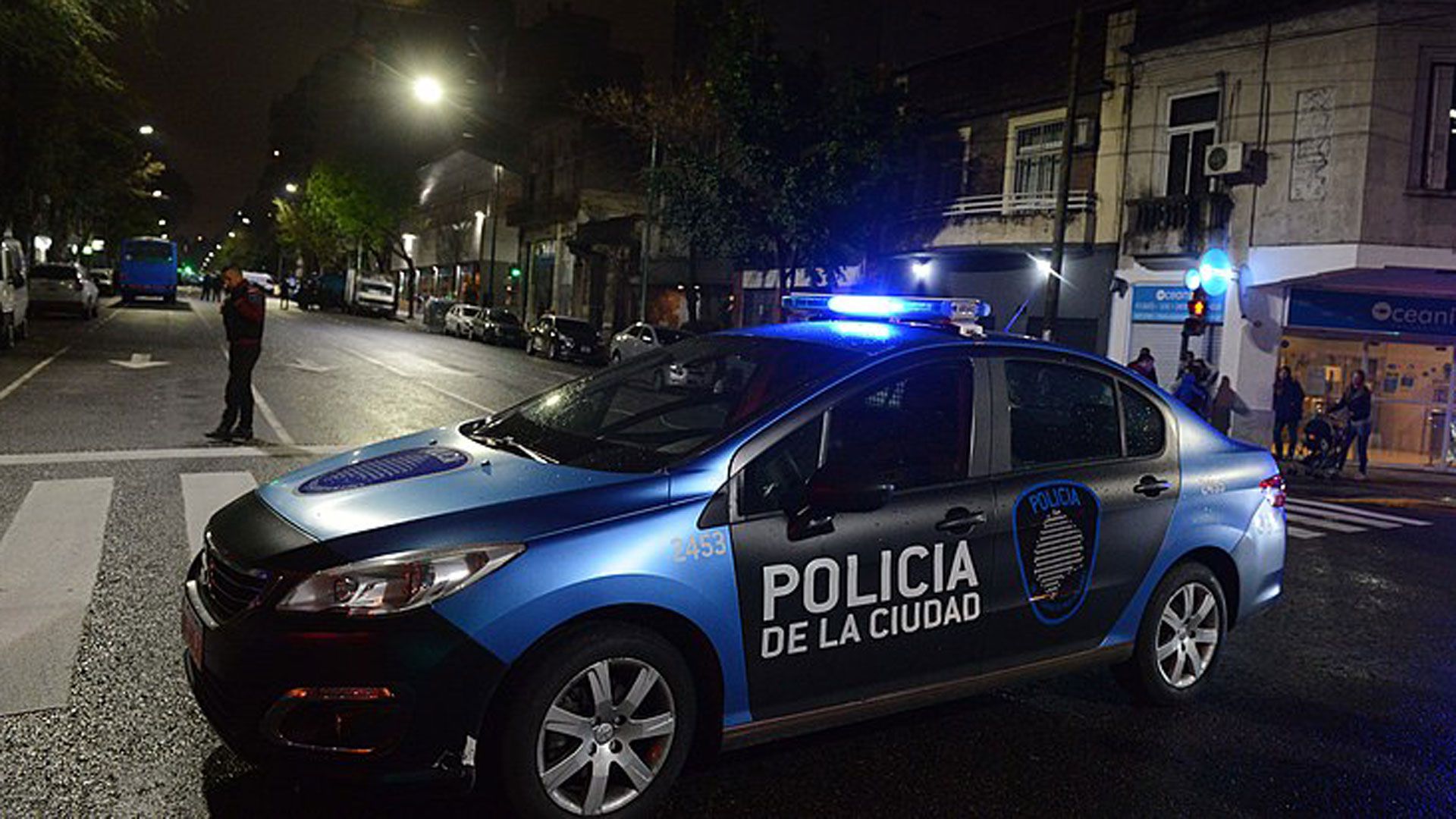 Personal de la Comisaría vecinal 8B y de Gendarmería Nacional acudieron a la vivienda de la mujer, en el Barrio Fátima de Villa Soldati, a raíz de un llamado al 911.