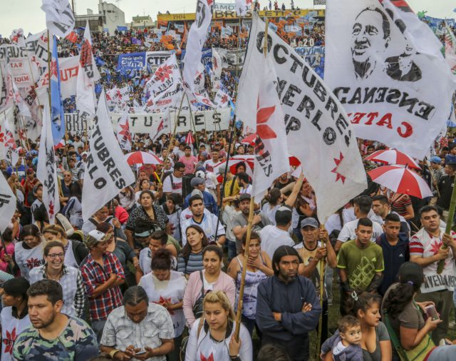 La polémica propuesta para salir de la crisis que 103 movimientos sociales le entregaron a Alberto Fernández