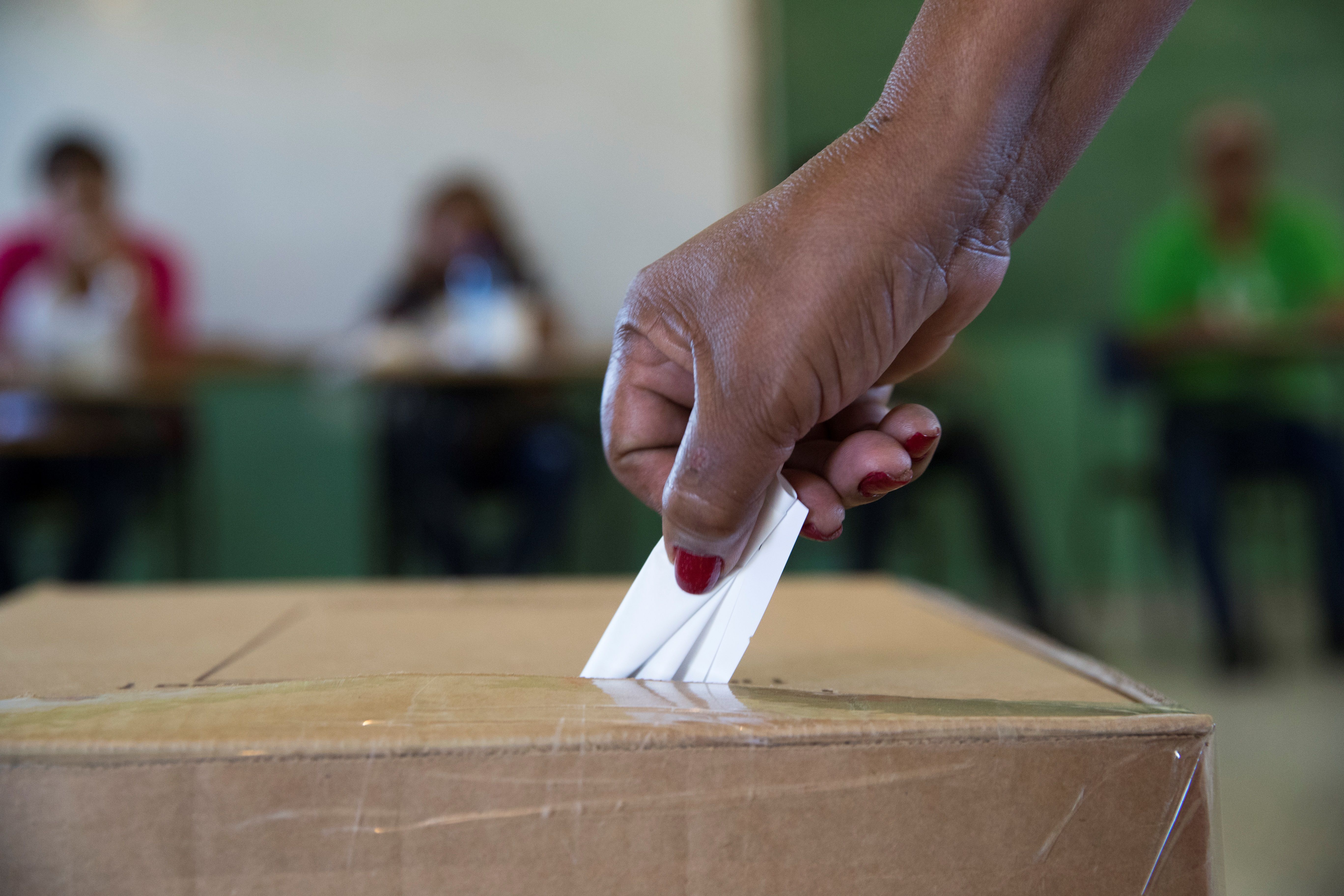Los datos preliminares difundidos el jueves indican que el Partido Nacional Democrático (PND), del presidente Desi Bouterse, habría obtenido 16 escaños en las elecciones, del total de 51 en juego de la Asamblea Nacional. EFE/Orlando Barría/Archivo 