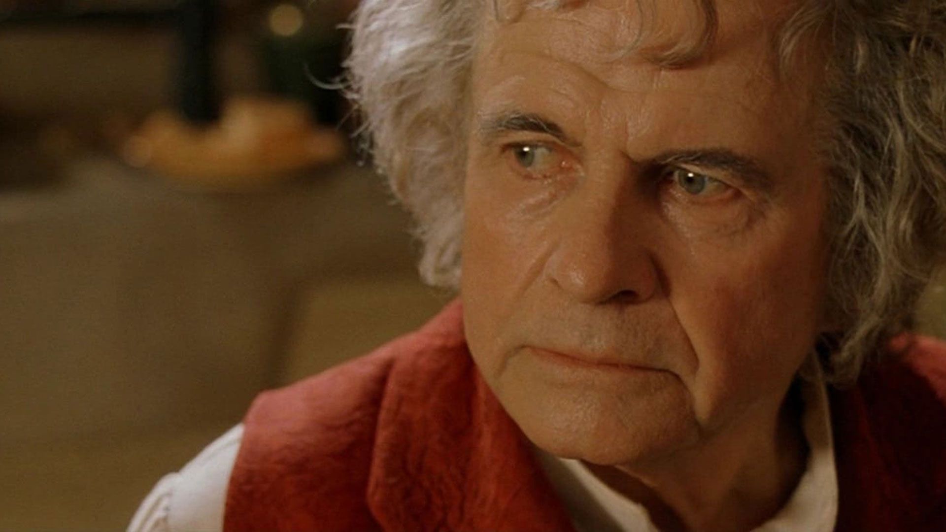 Ian Holm como Bilbo Baggin