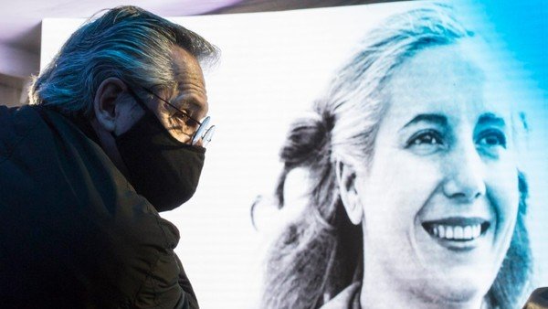 Alberto Fernández participó de un acto en homenaje a Evita y cargó contra Mauricio Macri: "En cuatro años pasó una pandemia sin ningún virus"