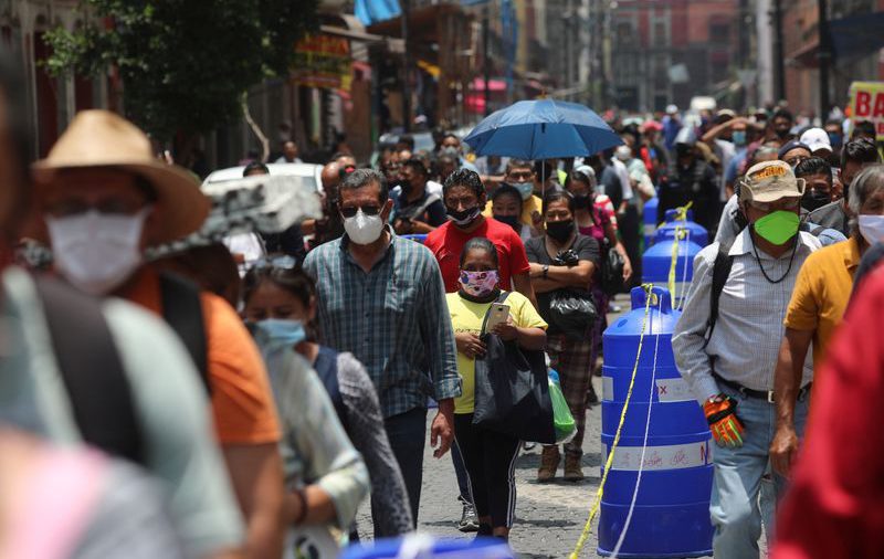 El coronavirus causa la muerte a más de 130.000 personas en América Latina: recuento de Reuters