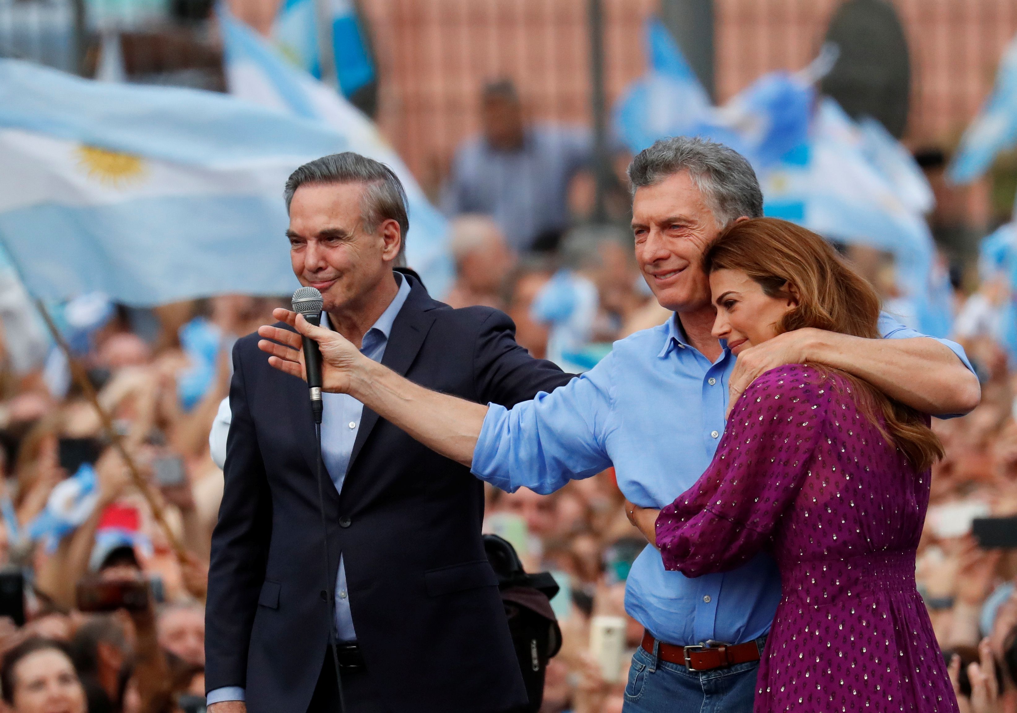 Miguel Ángel Pichetto junto al ex presidente Mauricio Macri. (REUTERS/Agustin Marcarian)