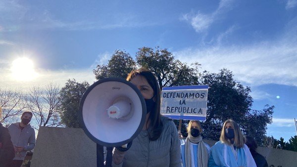 Nueva protesta de los vecinos del country de Pilar donde Lázaro Báez va a cumplir la prisión domiciliaria