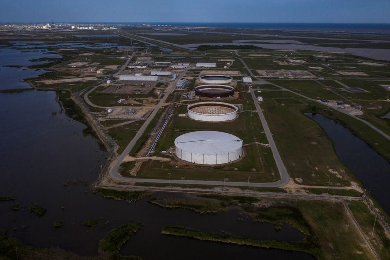 Imagen de archivo de la Reserva Estratégica de Petróleo Bryan Mound en Freeport, Texas, EEUU. 27 abril 2020. REUTERS/Adrees Latif