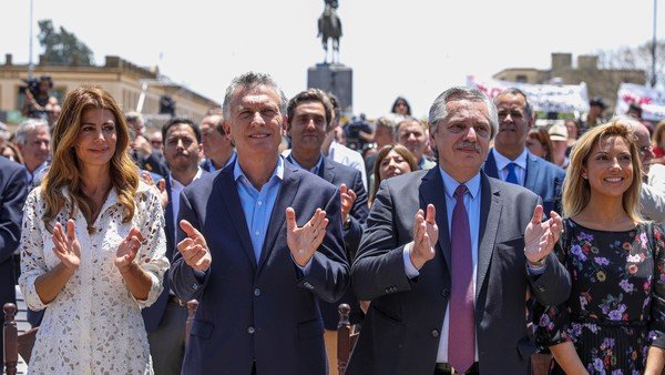 Alberto Fernández acusó a Mauricio Macri de haberle recomendado no hacer cuarentena y "que se mueran los que tengan que morirse"